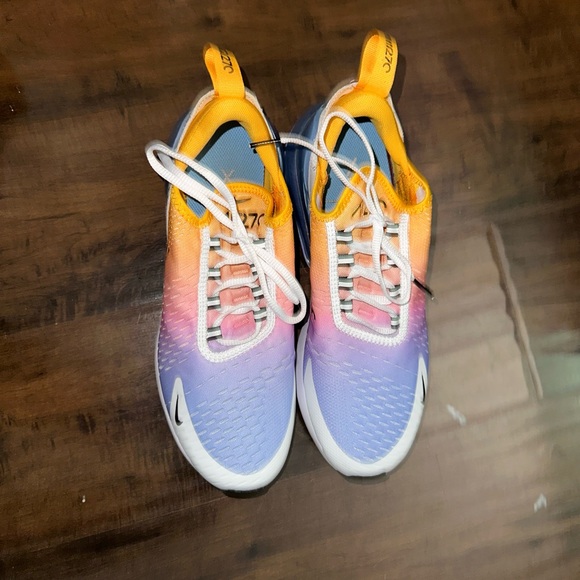 Wmns Nike Air Max 270 “University Gold” - Picture 3 of 7